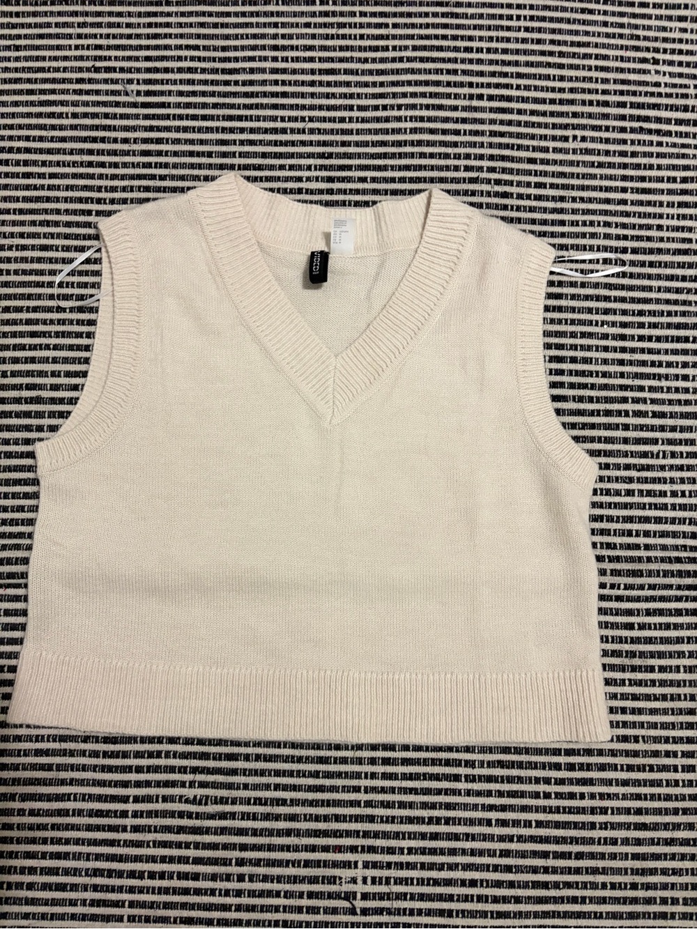 H&M Cream V-Neck Sleeveless Sweater Vest